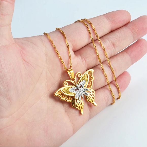 Butterfly necklace - Picture 3 of 5